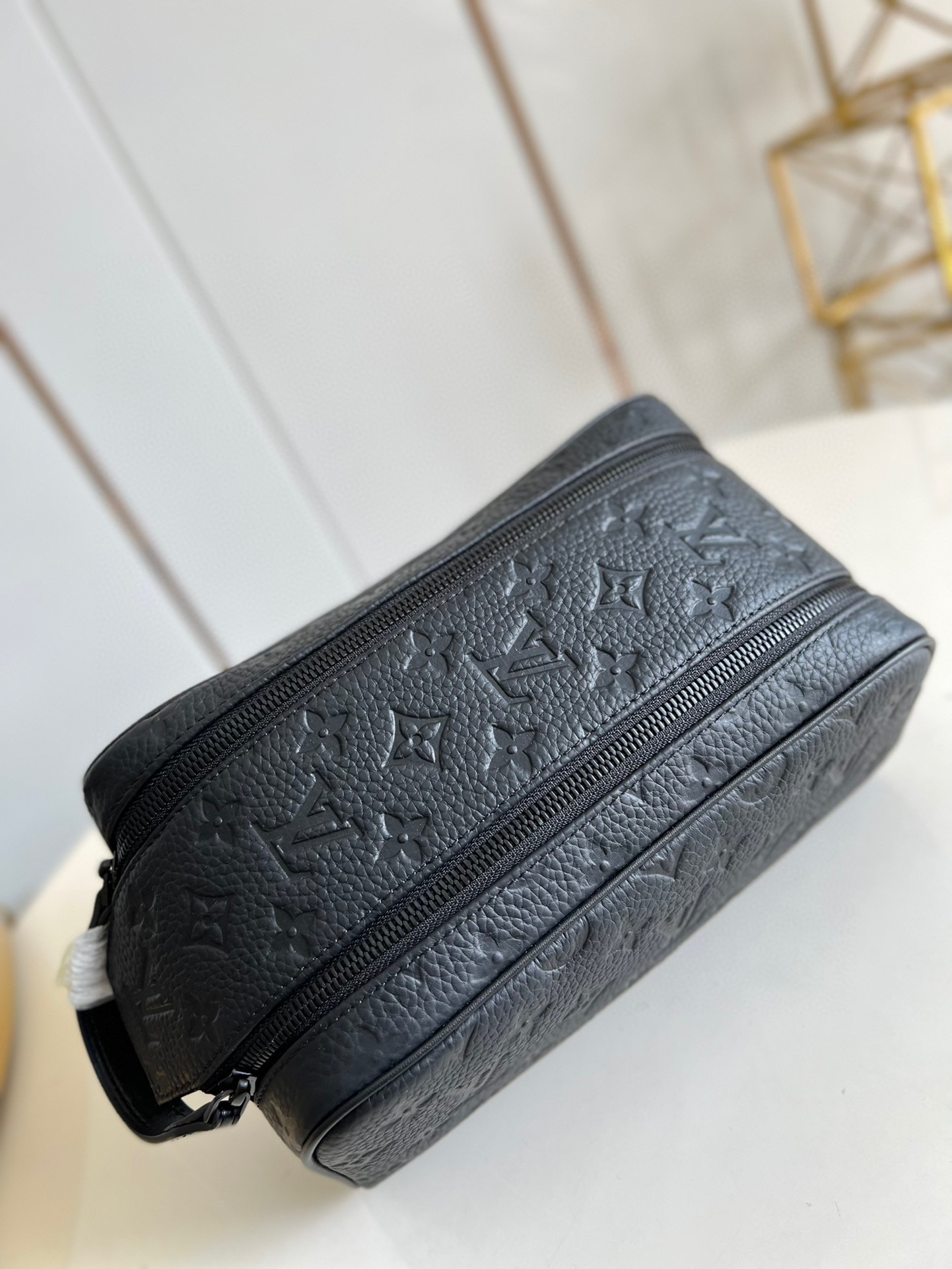 l**is V*t*n dopp kit toilet pouch