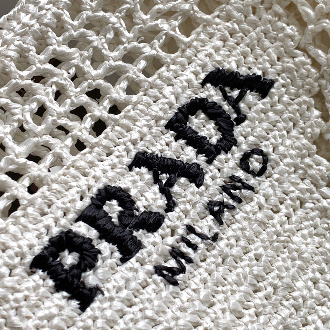 Pra*a crochet tote bag
