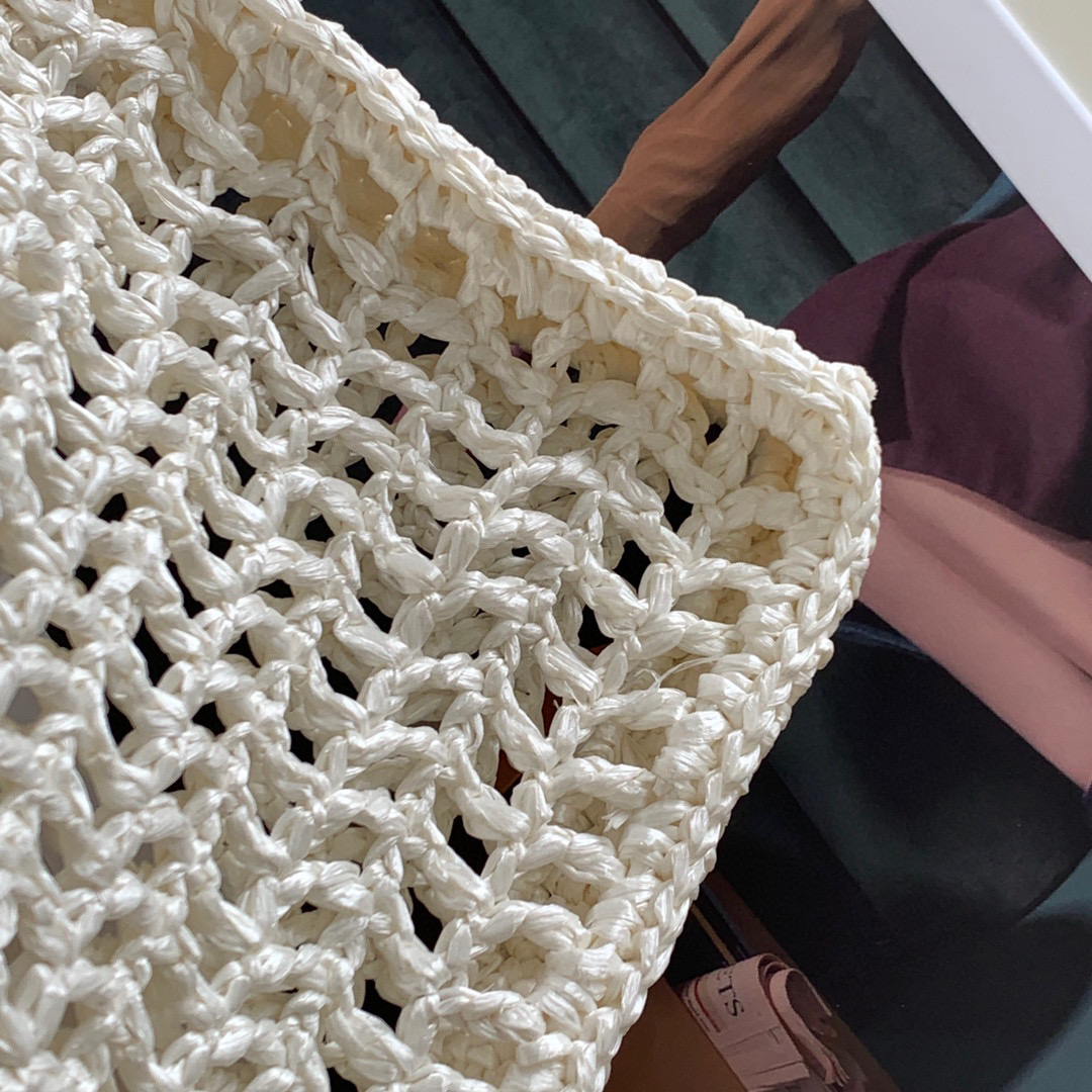 Pra*a crochet tote bag