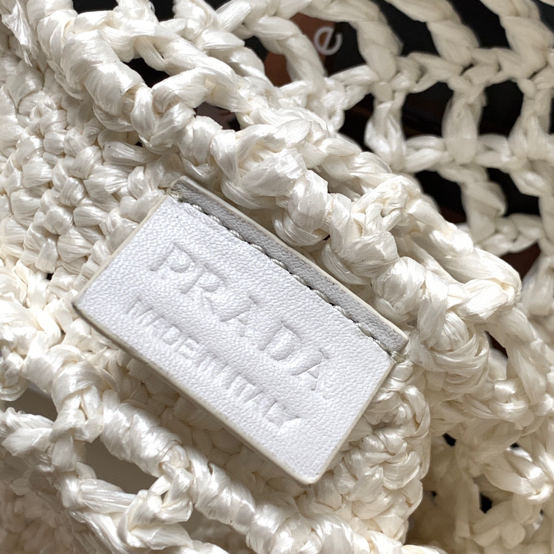 Pra*a crochet tote bag