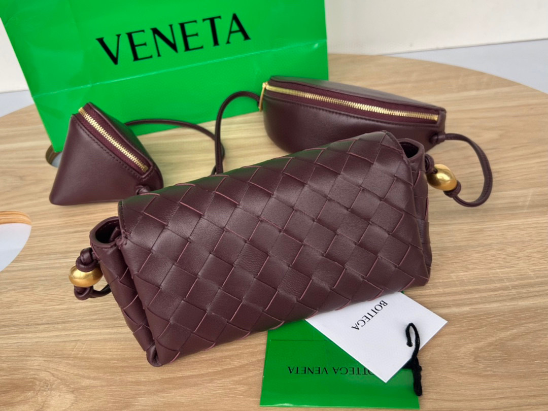bo*te*ga Ve*ne*ta multi cross body pouch