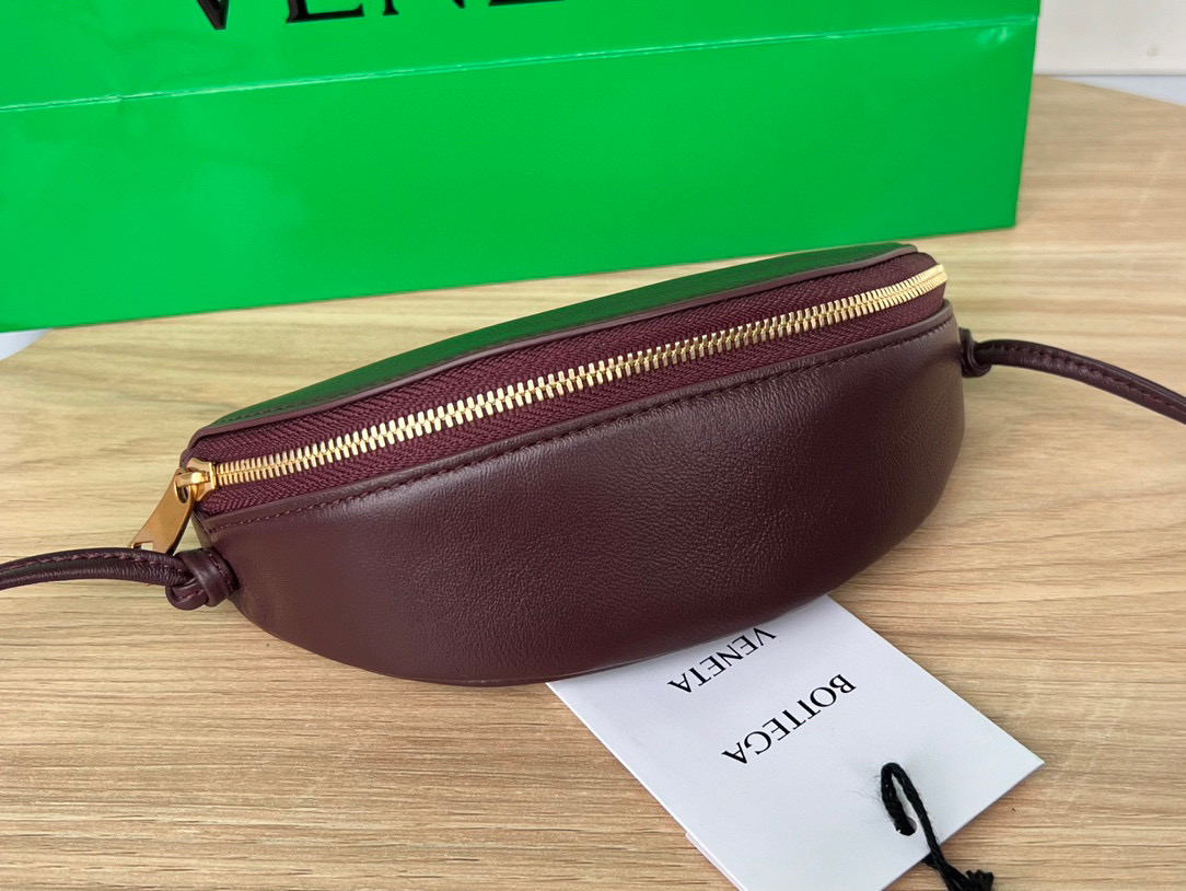 bo*te*ga Ve*ne*ta multi cross body pouch