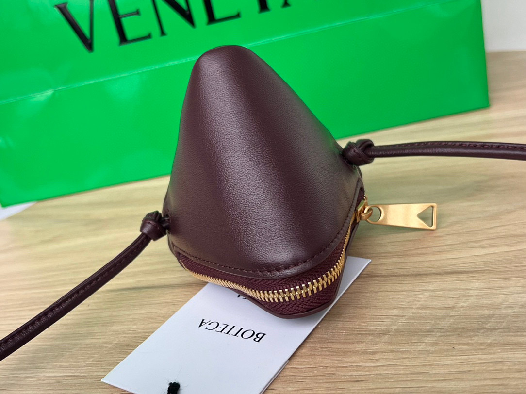 bo*te*ga Ve*ne*ta multi cross body pouch