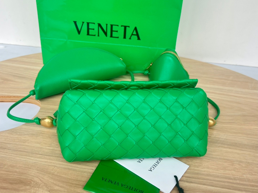 bo*te*ga Ve*ne*ta multi cross body pouch