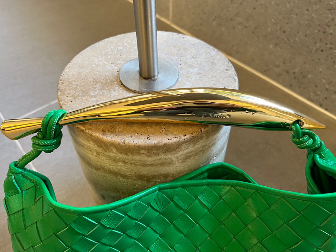 bo*te*ga Ve*ne*ta sardine top handle bag