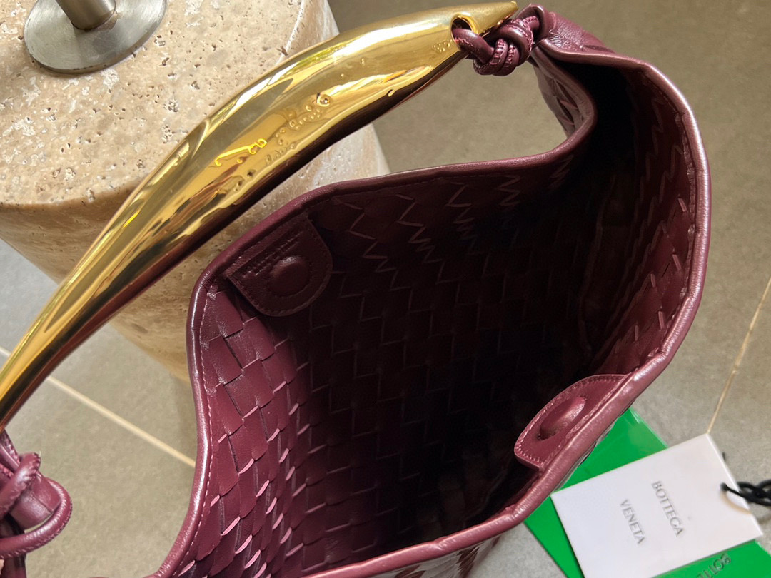 bo*te*ga Ve*ne*ta sardine top handle bag