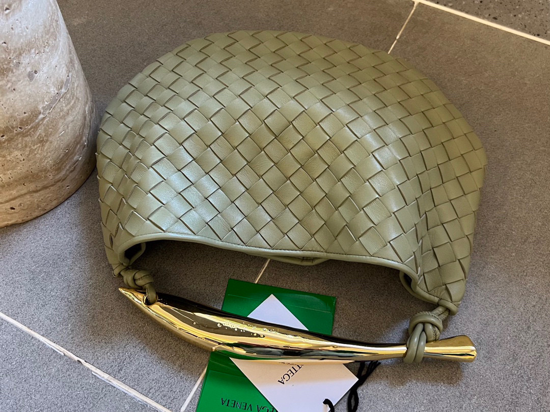 bo*te*ga Ve*ne*ta sardine top handle bag
