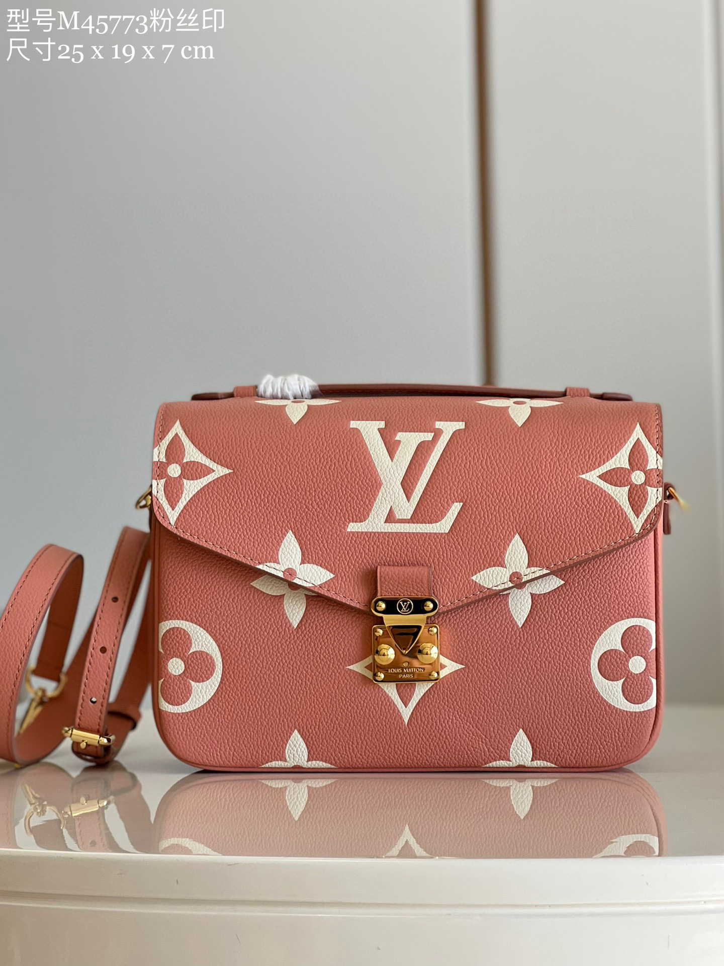 l**is V*t*n pochette metis