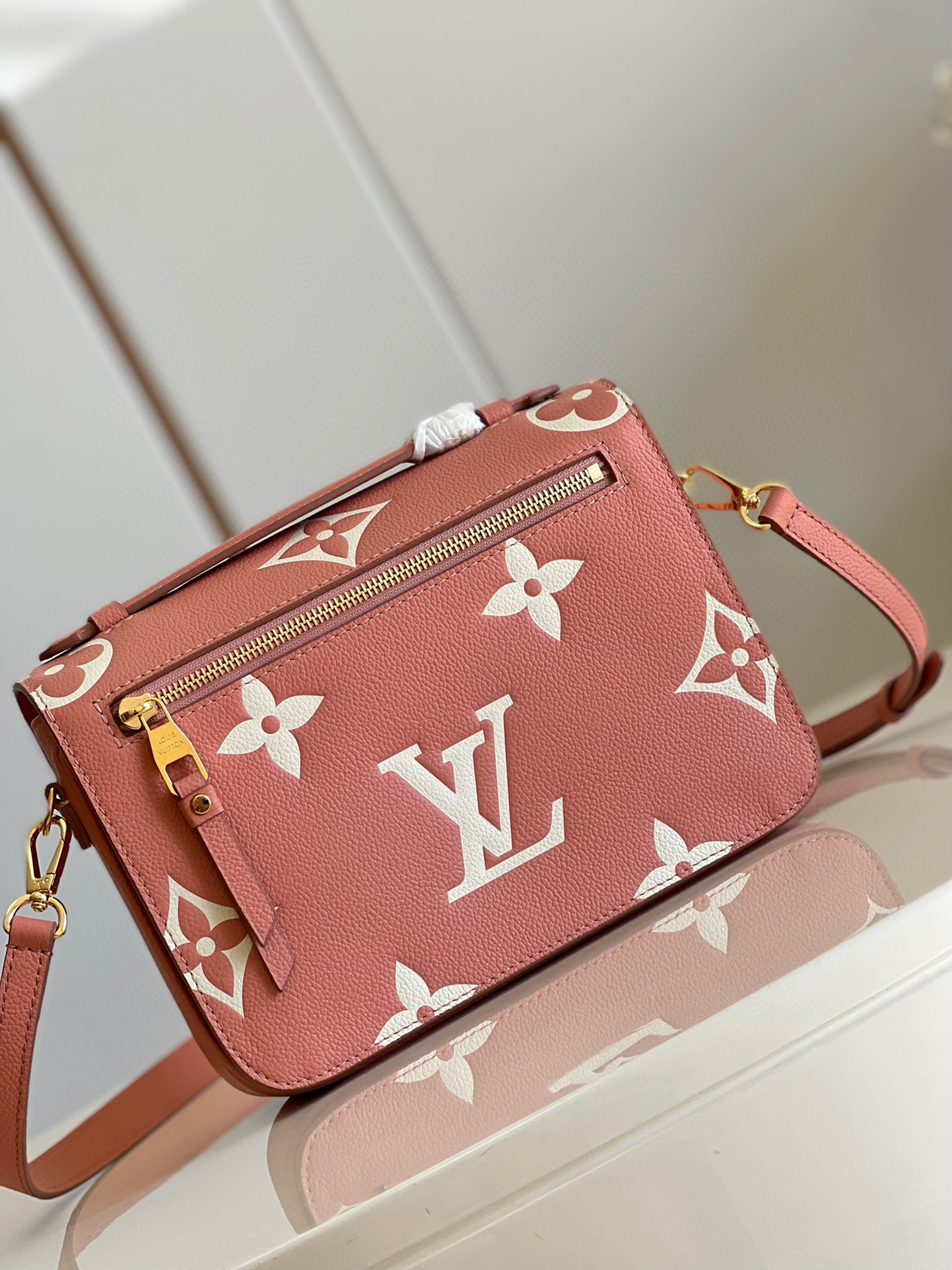 l**is V*t*n pochette metis