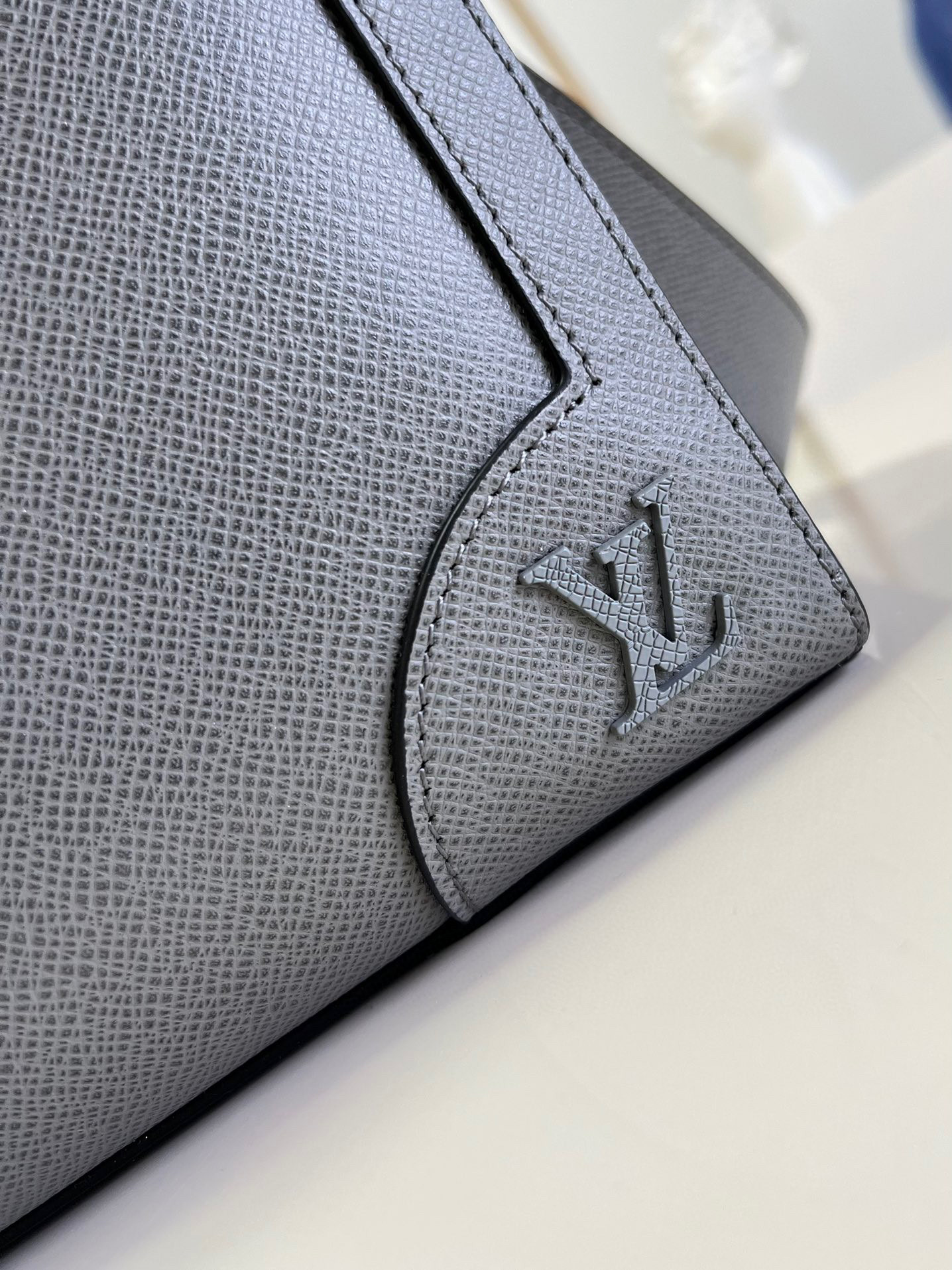 l**is V*t*n maletin slim bag