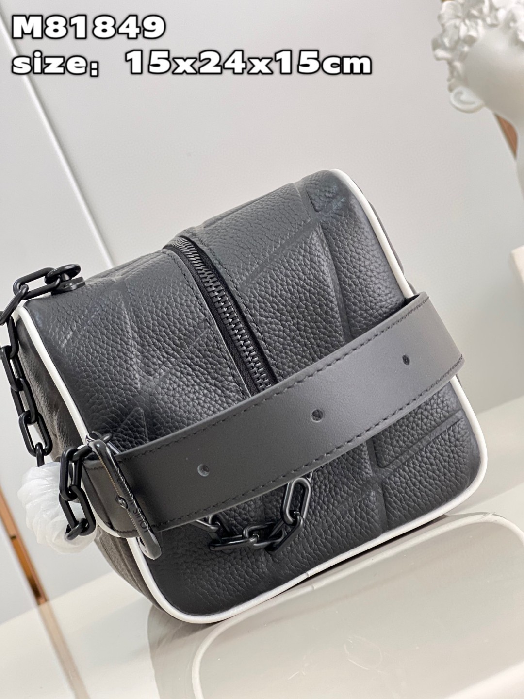 l**is V*t*n dopp kit