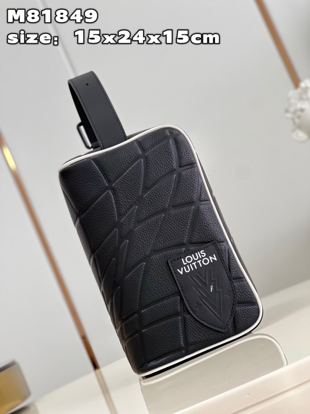 l**is V*t*n dopp kit