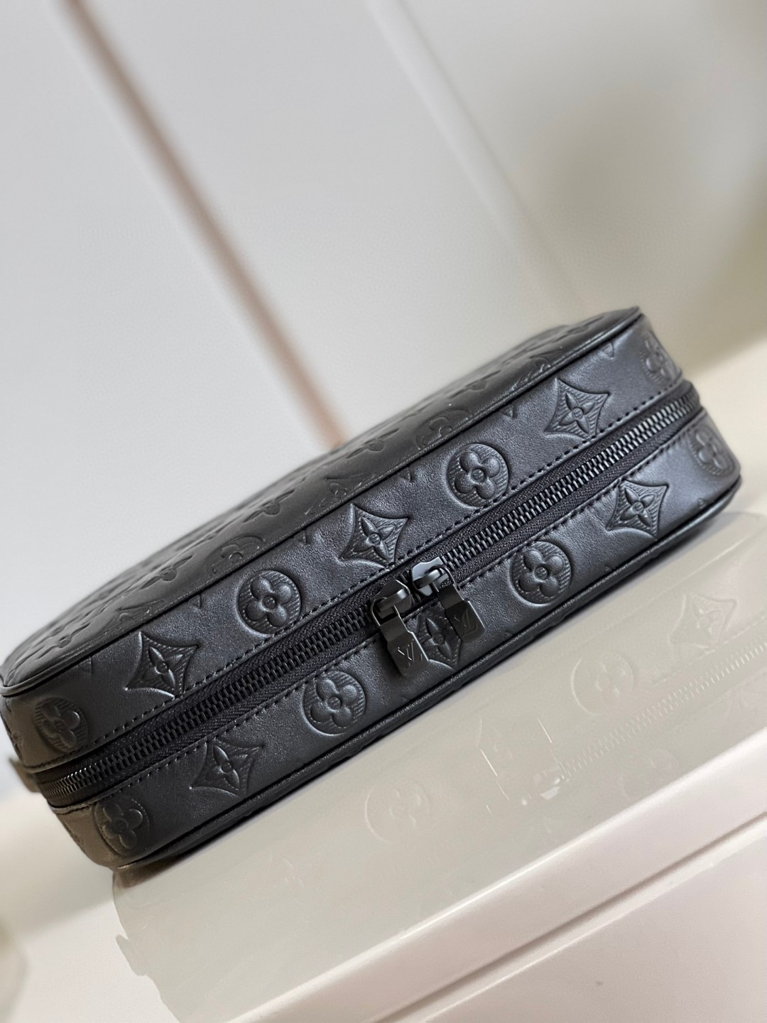 l**is V*t*n trousse toilette
