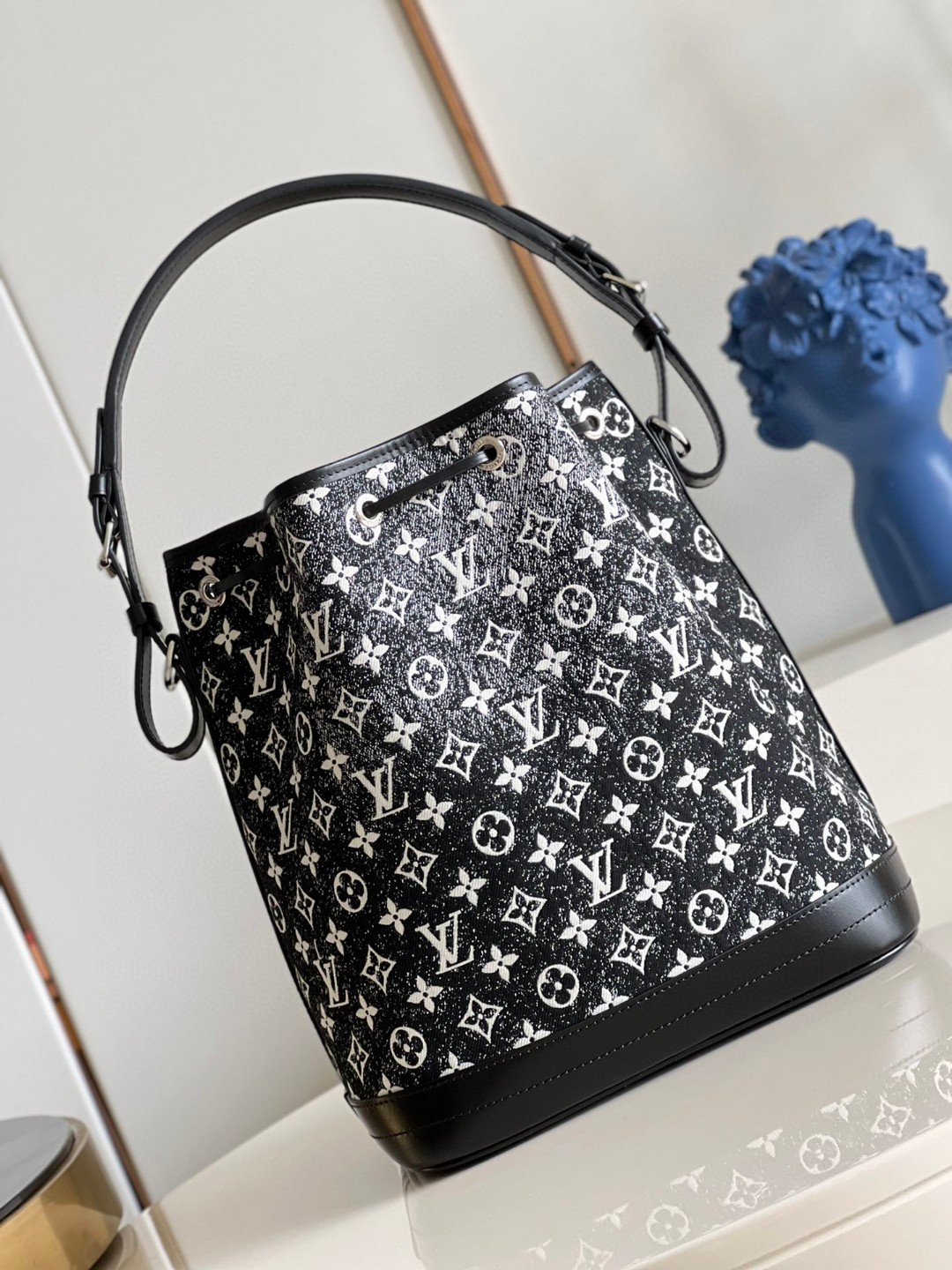 l**is V*t*n noe bag