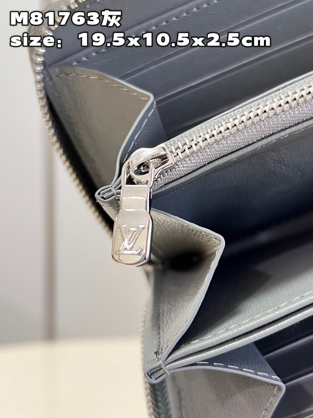 l**is V*t*n zippy wallet
