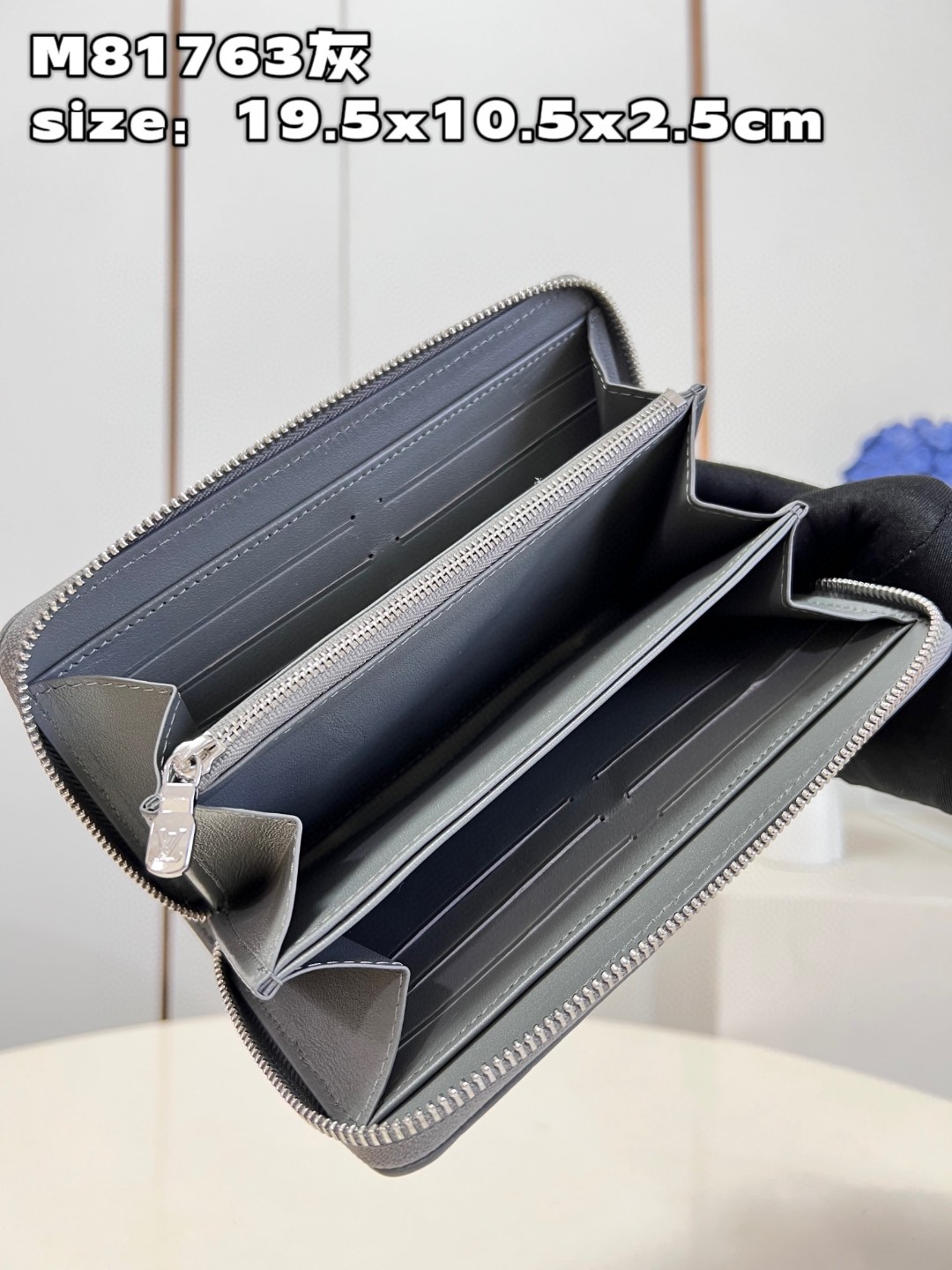 l**is V*t*n zippy wallet