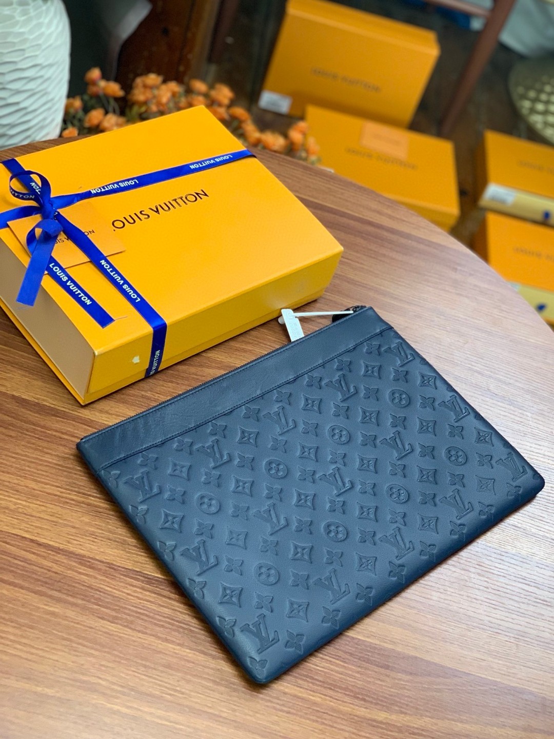 l**is V*t*n discovery pochette