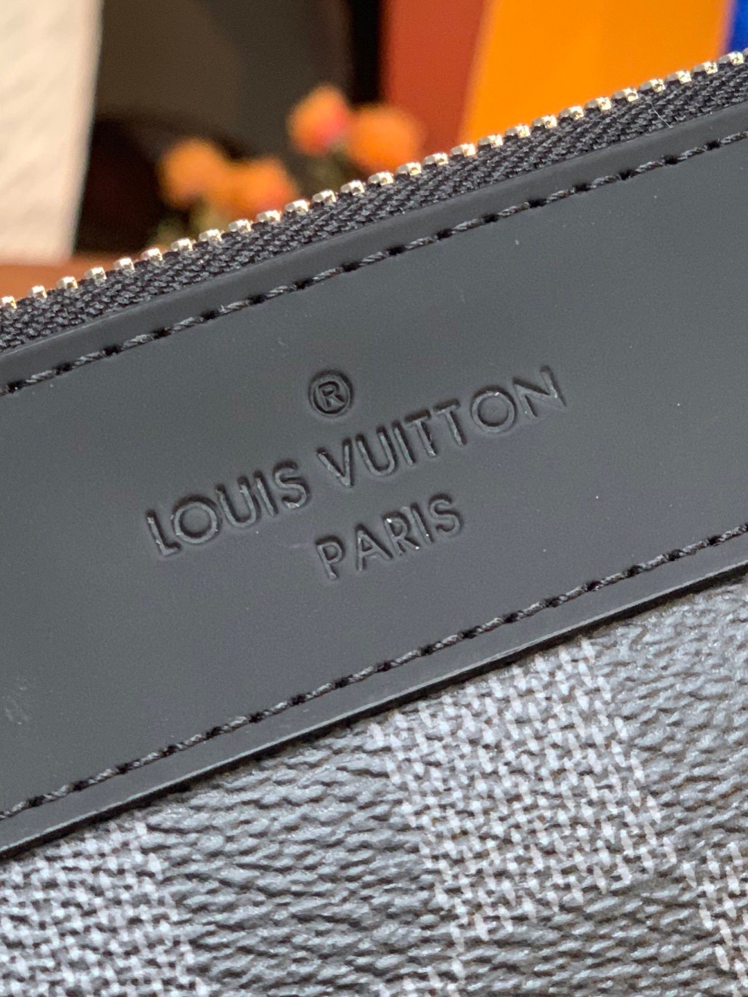 l**is V*t*n discovery pochette