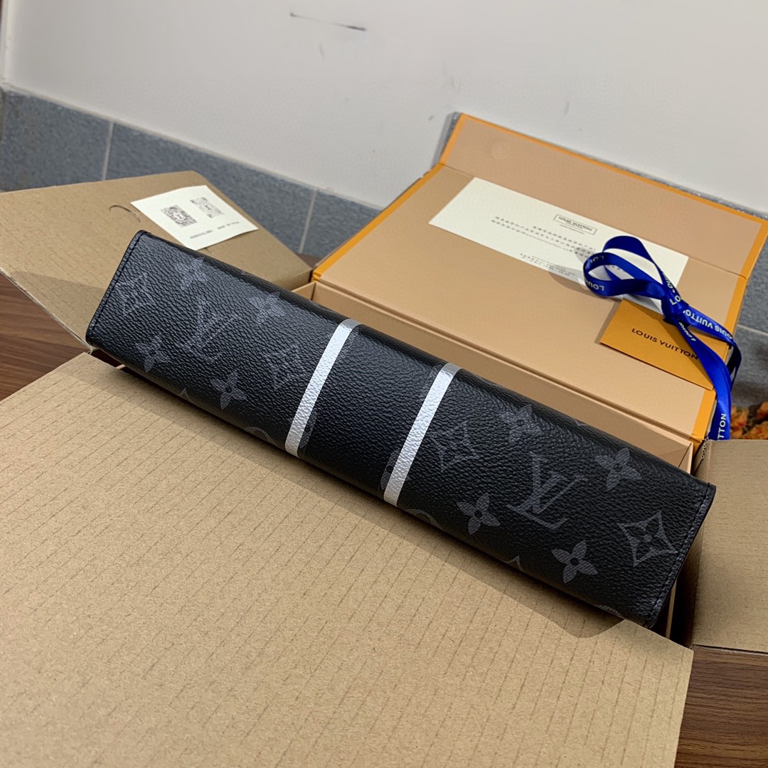l**is V*t*n pochette voyage second  clutch