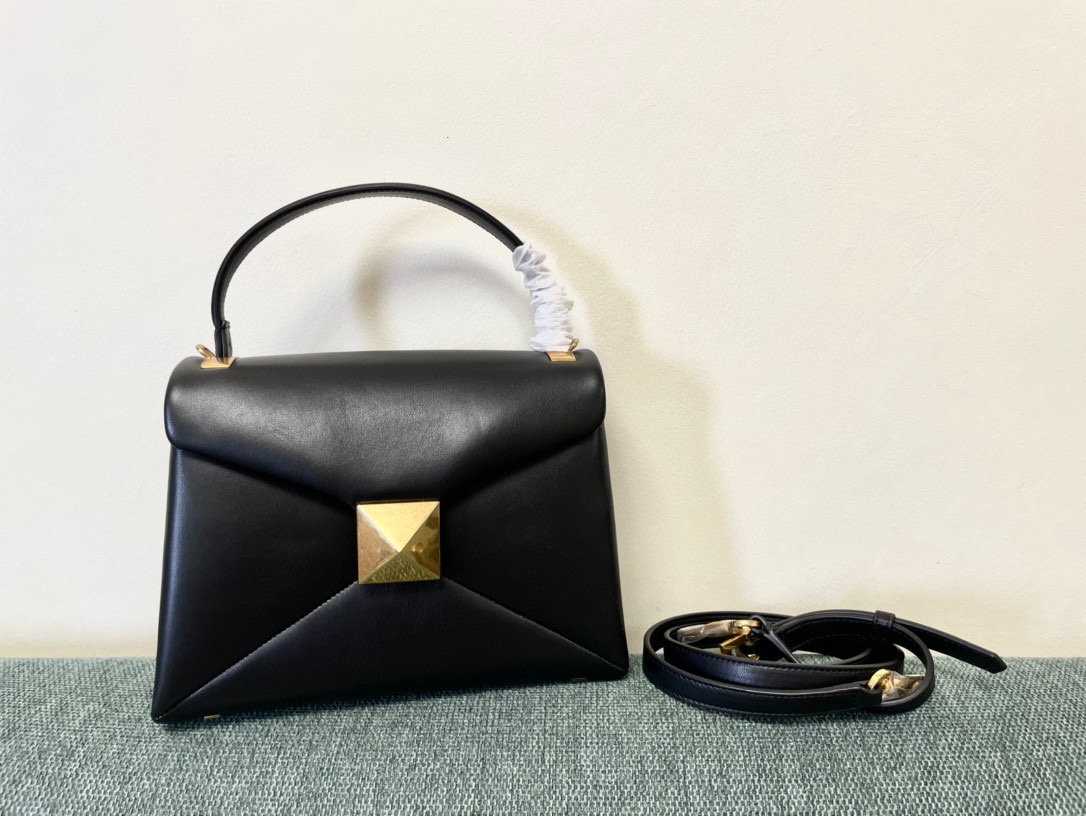 Valentino One Stud