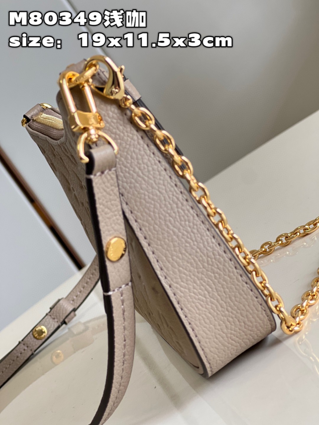 l**is V*t*n easy pouch on strap