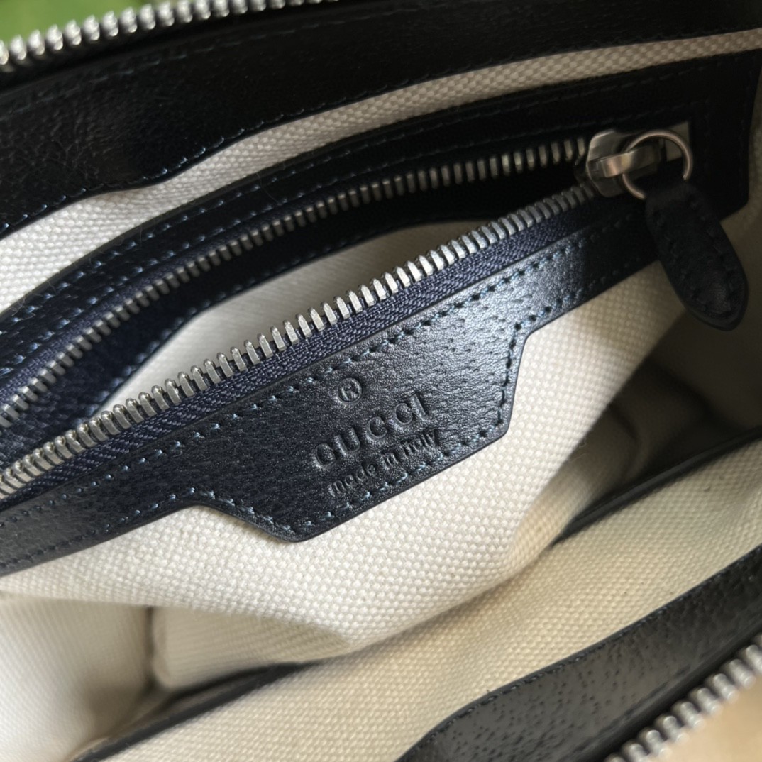 G*u*i messenger bag with interlocking g