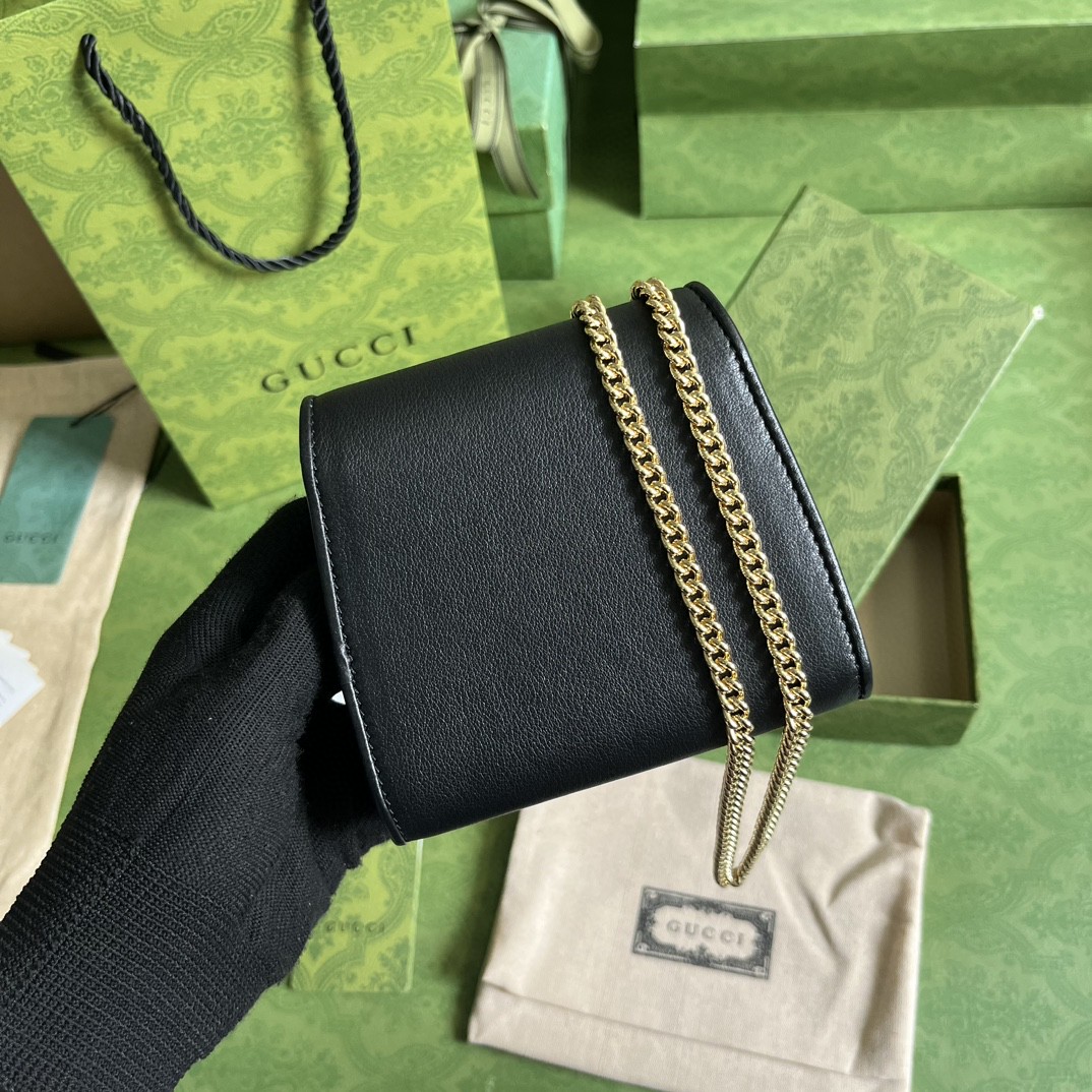 G*u*i blondie medium chain wallet