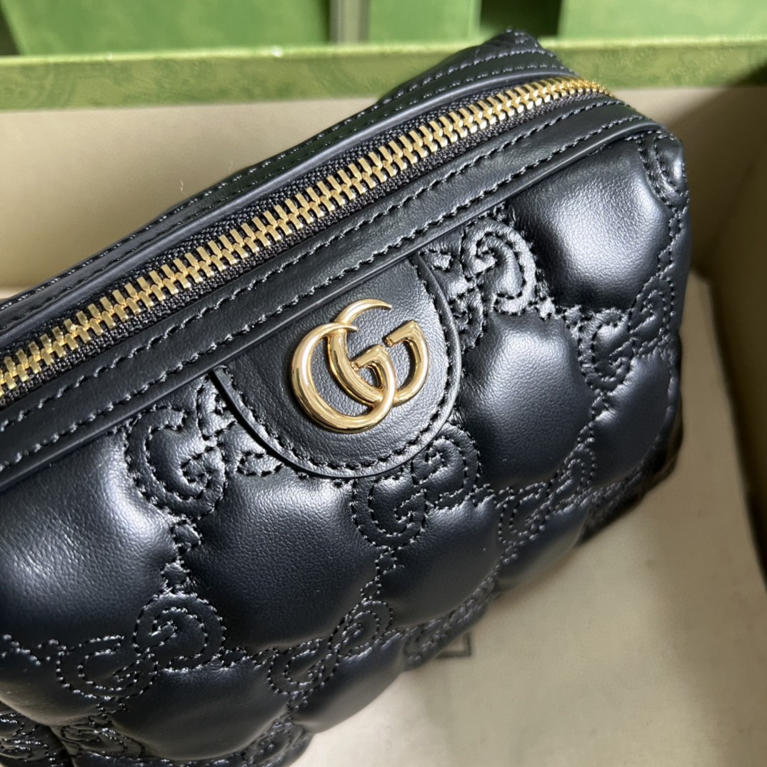G*u*i gg matelassé beauty case
