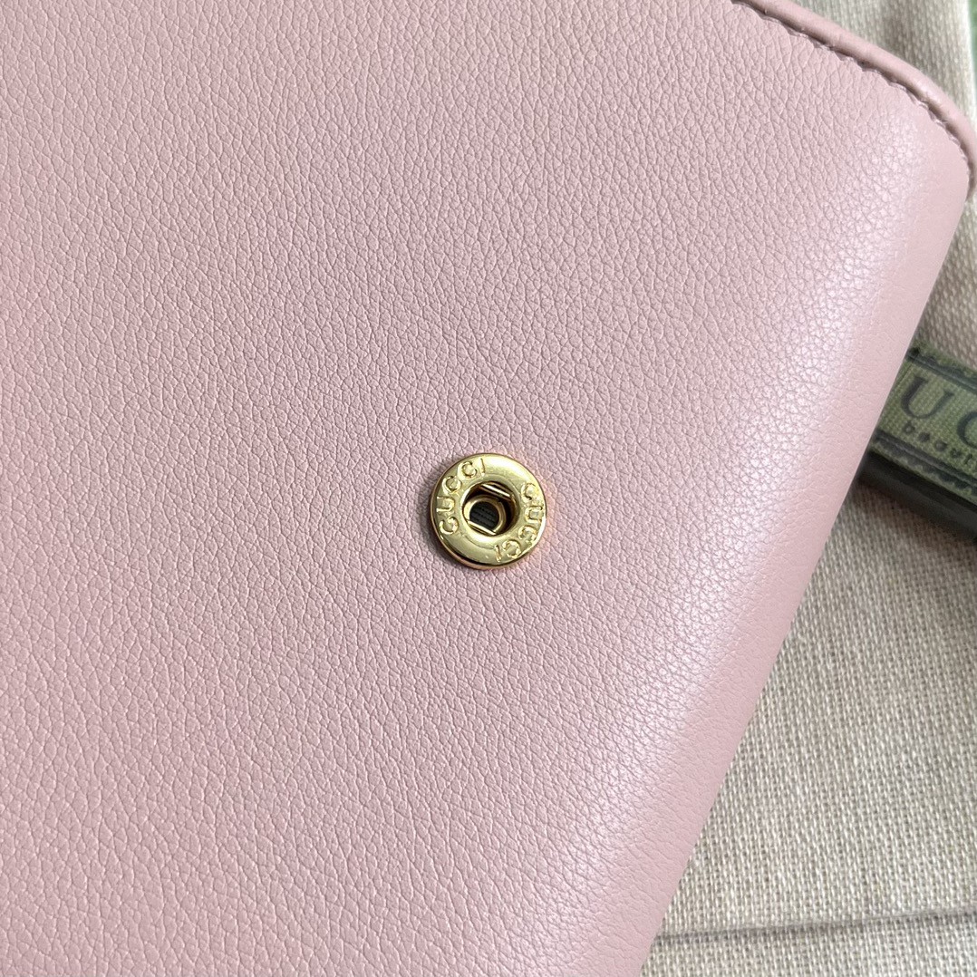 G*u*i blondie medium chain wallet