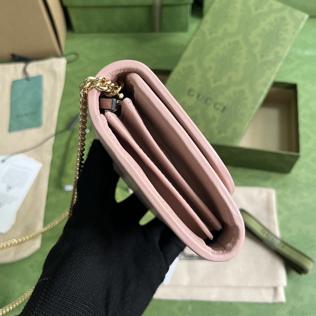 G*u*i blondie medium chain wallet