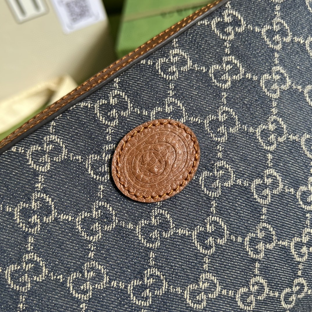 G*u*i camera bag