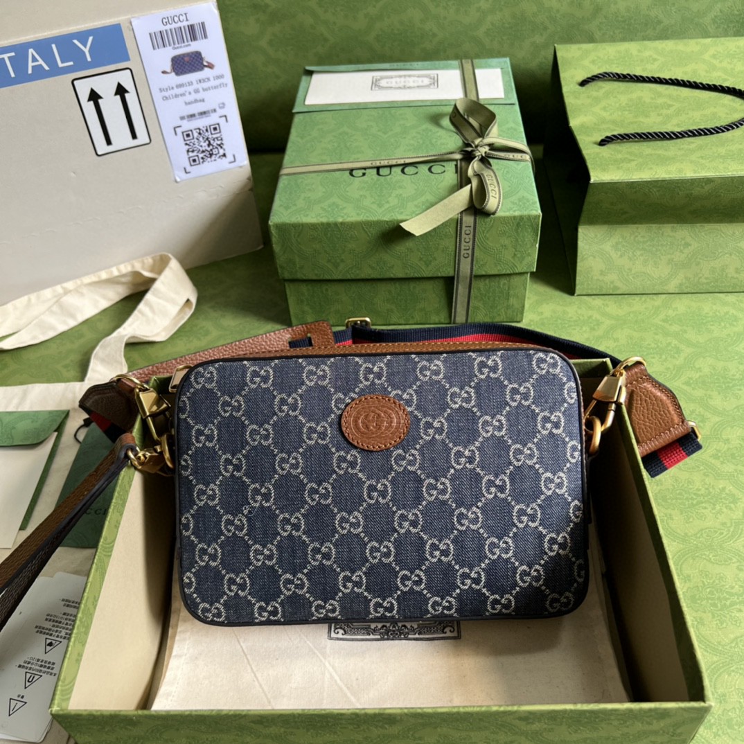 G*u*i camera bag