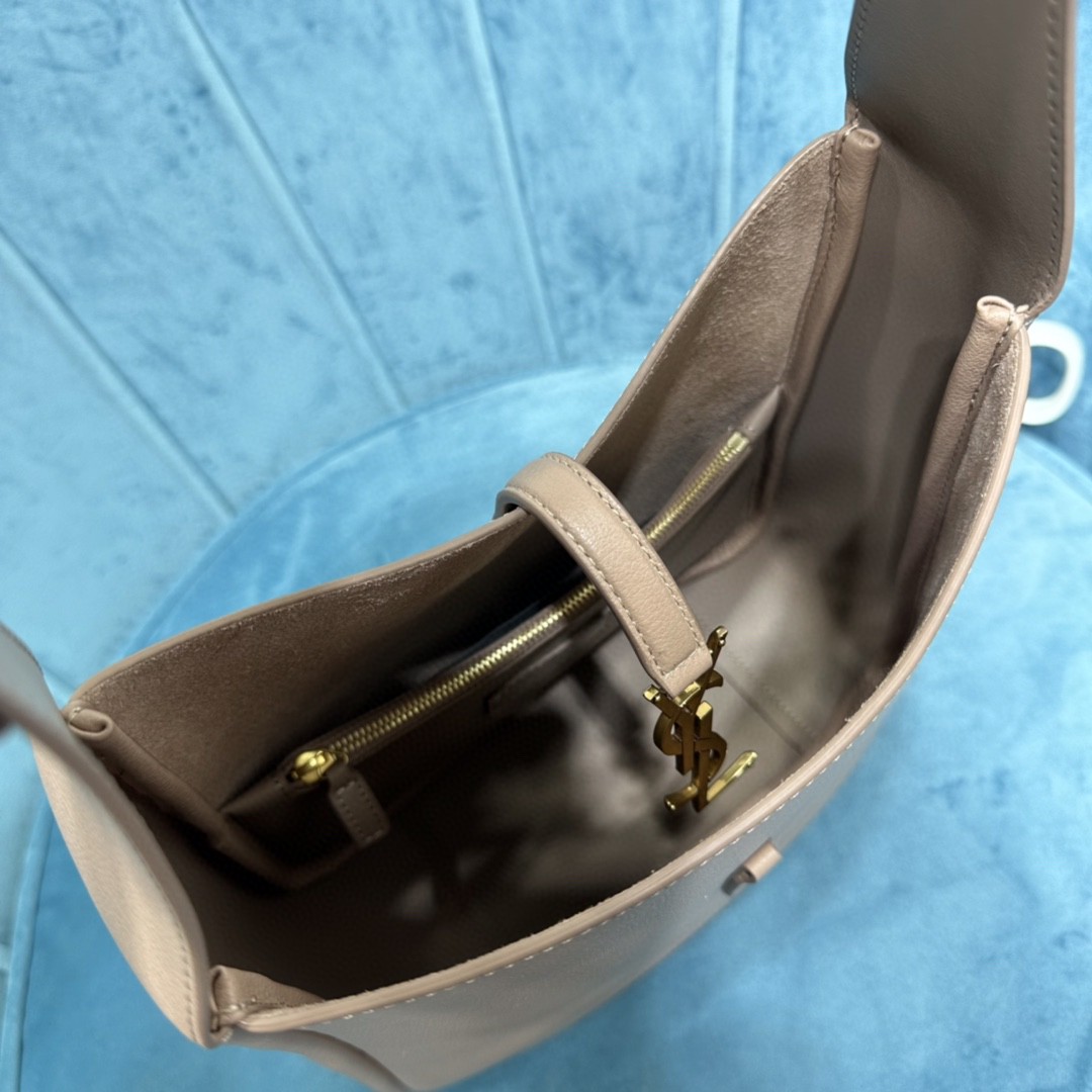 YSL LE5À7 SOFT SMALL Hobo Bag