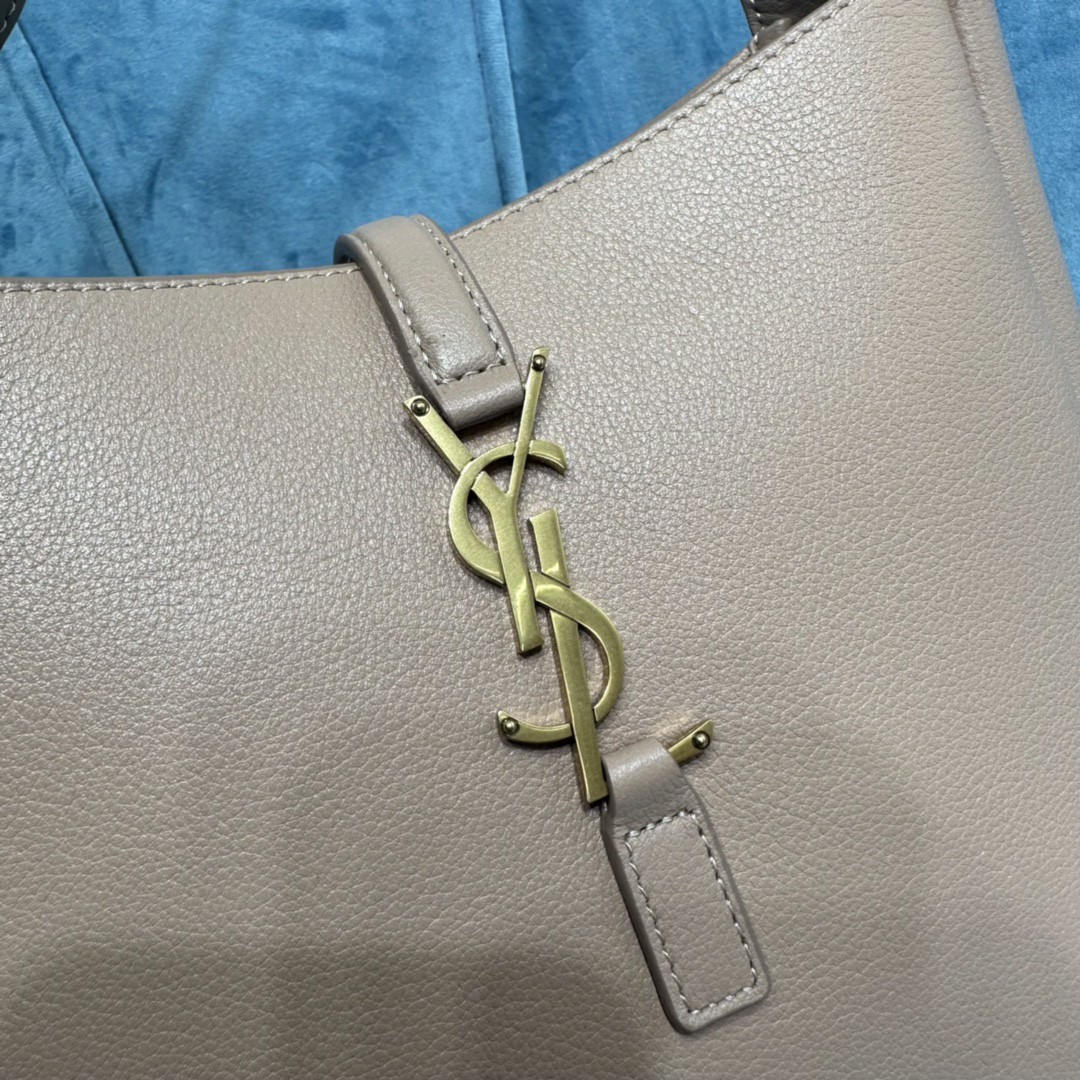 YSL LE5À7 SOFT SMALL Hobo Bag