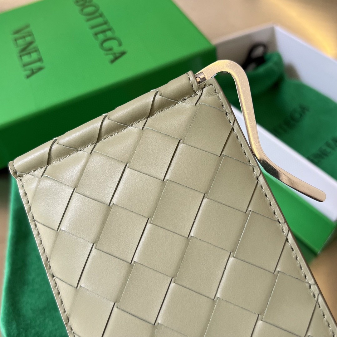 bo*te*ga Ve*ne*ta bv intrecciato bill clip wallet
