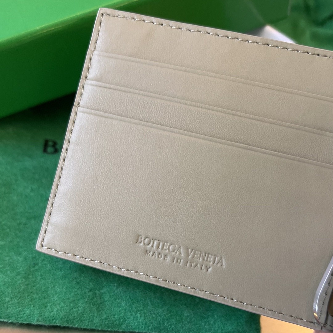 bo*te*ga Ve*ne*ta bv intrecciato bill clip wallet
