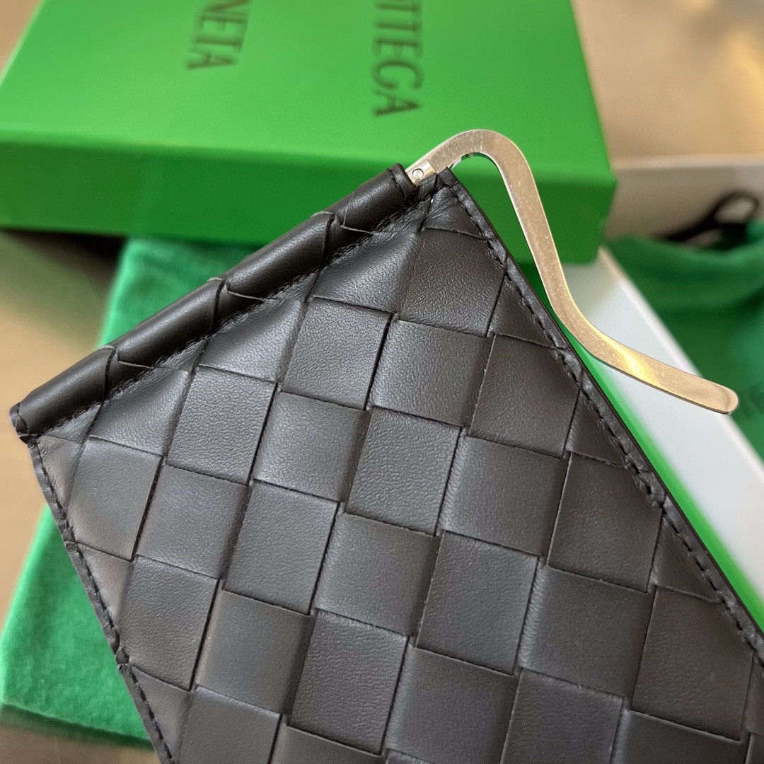 bo*te*ga Ve*ne*ta bv intrecciato bill clip wallet