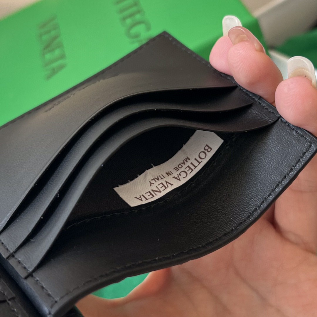 bo*te*ga Ve*ne*ta bv intrecciato bill clip wallet
