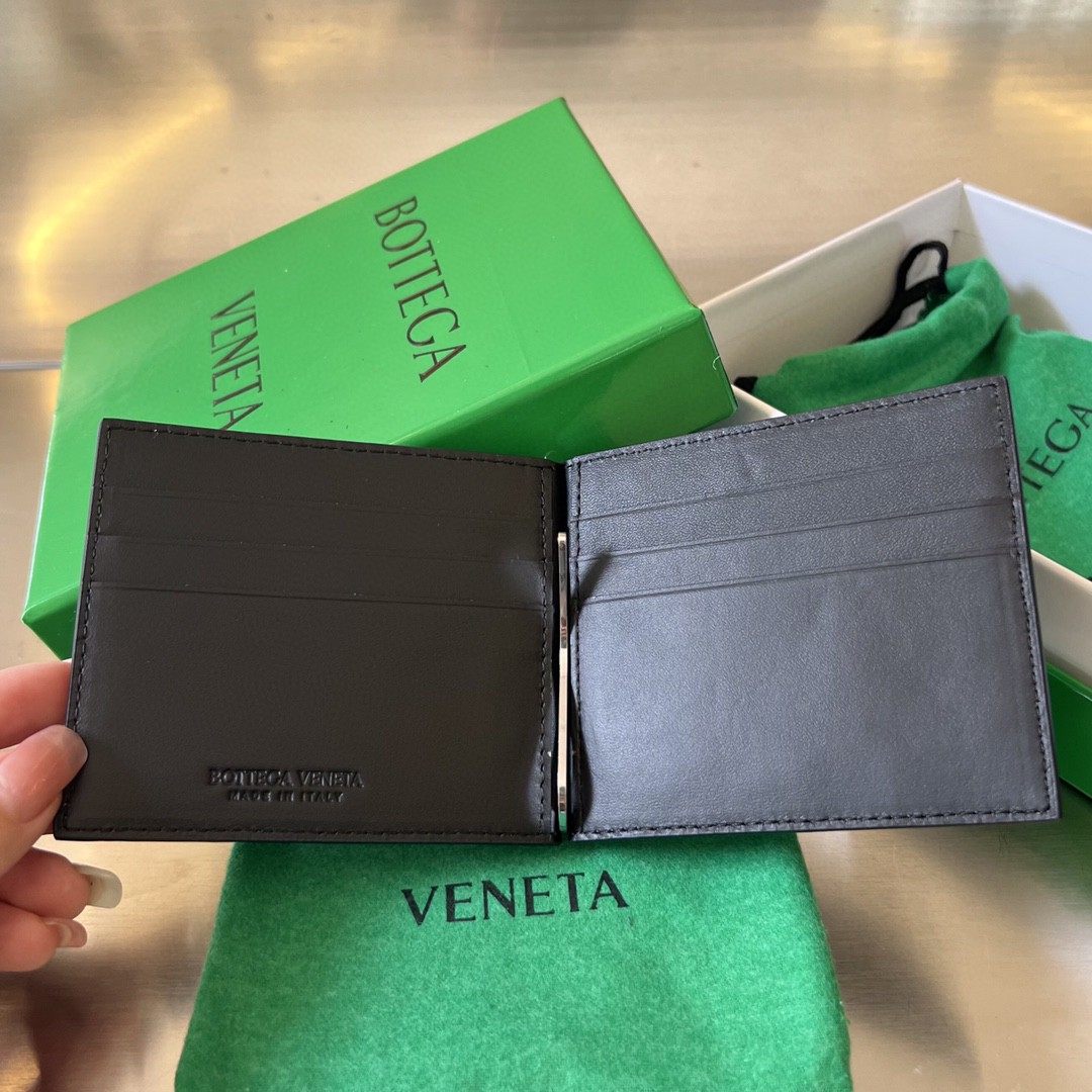 bo*te*ga Ve*ne*ta bv intrecciato bill clip wallet