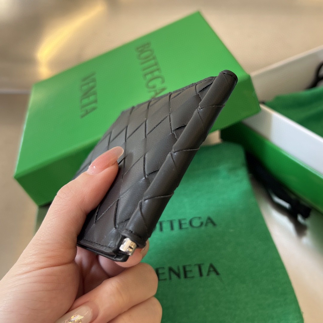 bo*te*ga Ve*ne*ta bv intrecciato bill clip wallet