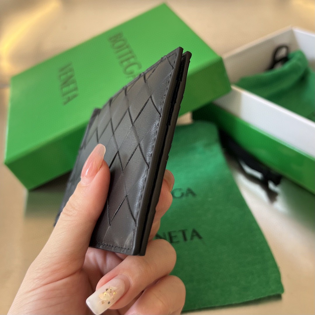 bo*te*ga Ve*ne*ta bv intrecciato bill clip wallet
