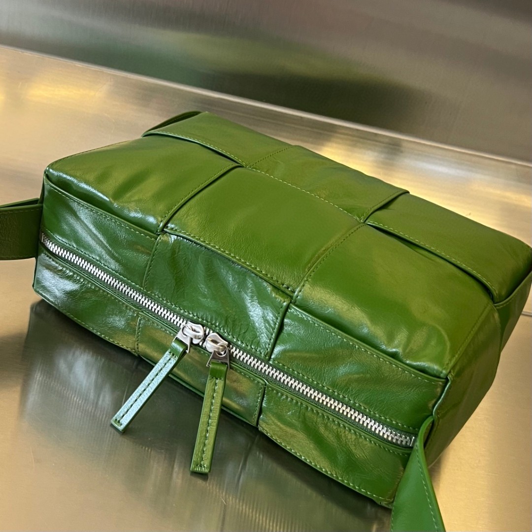 bo*te*ga Ve*ne*ta bv arco camera bag