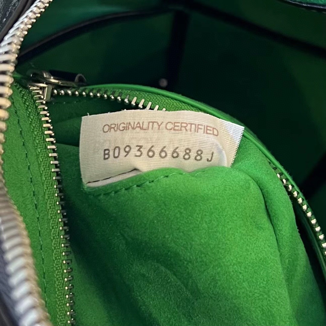 bo*te*ga Ve*ne*ta bv arco camera bag