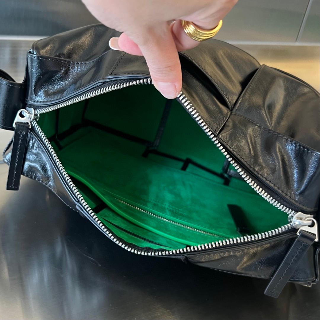 bo*te*ga Ve*ne*ta bv arco camera bag