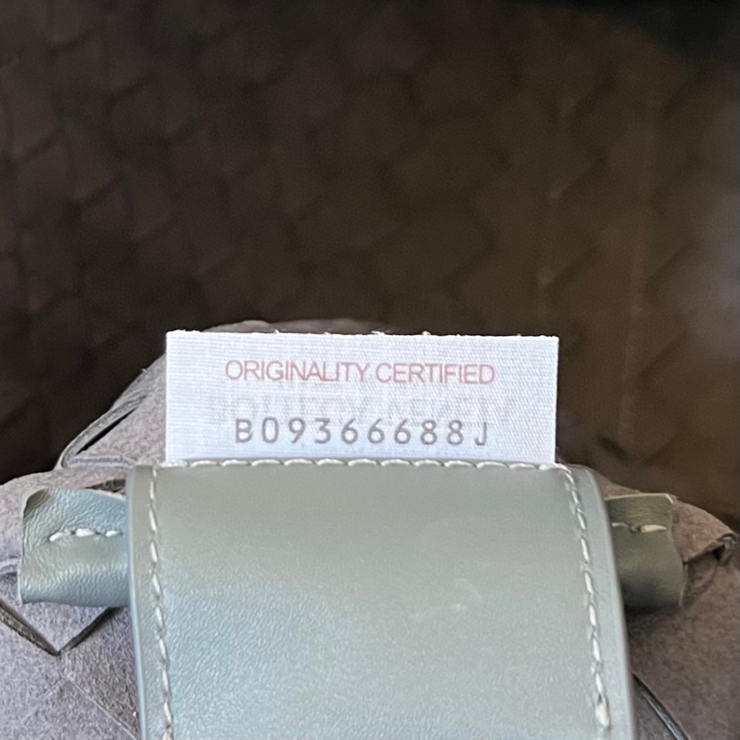bo*te*ga Ve*ne*ta bv slim intrecciato briefcase