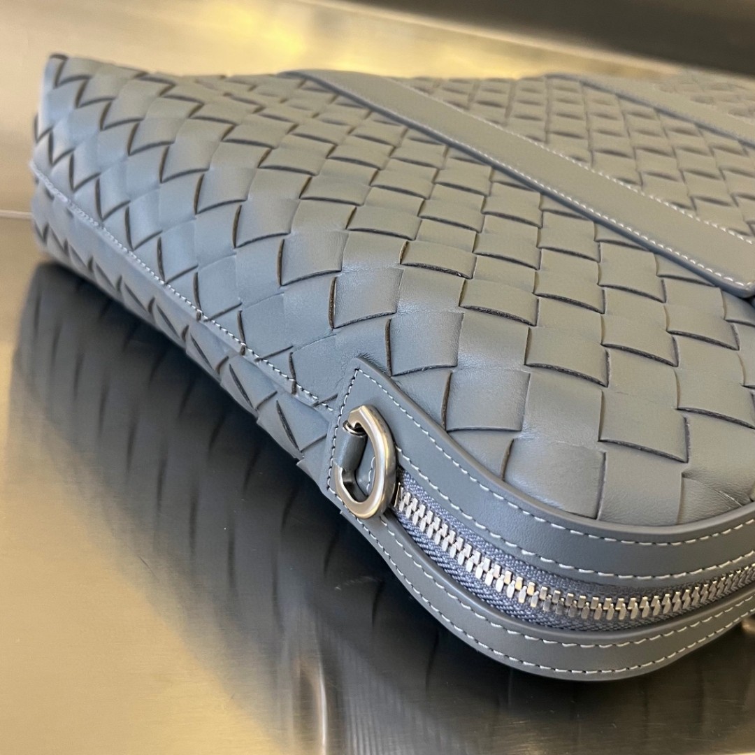 bo*te*ga Ve*ne*ta bv slim intrecciato briefcase