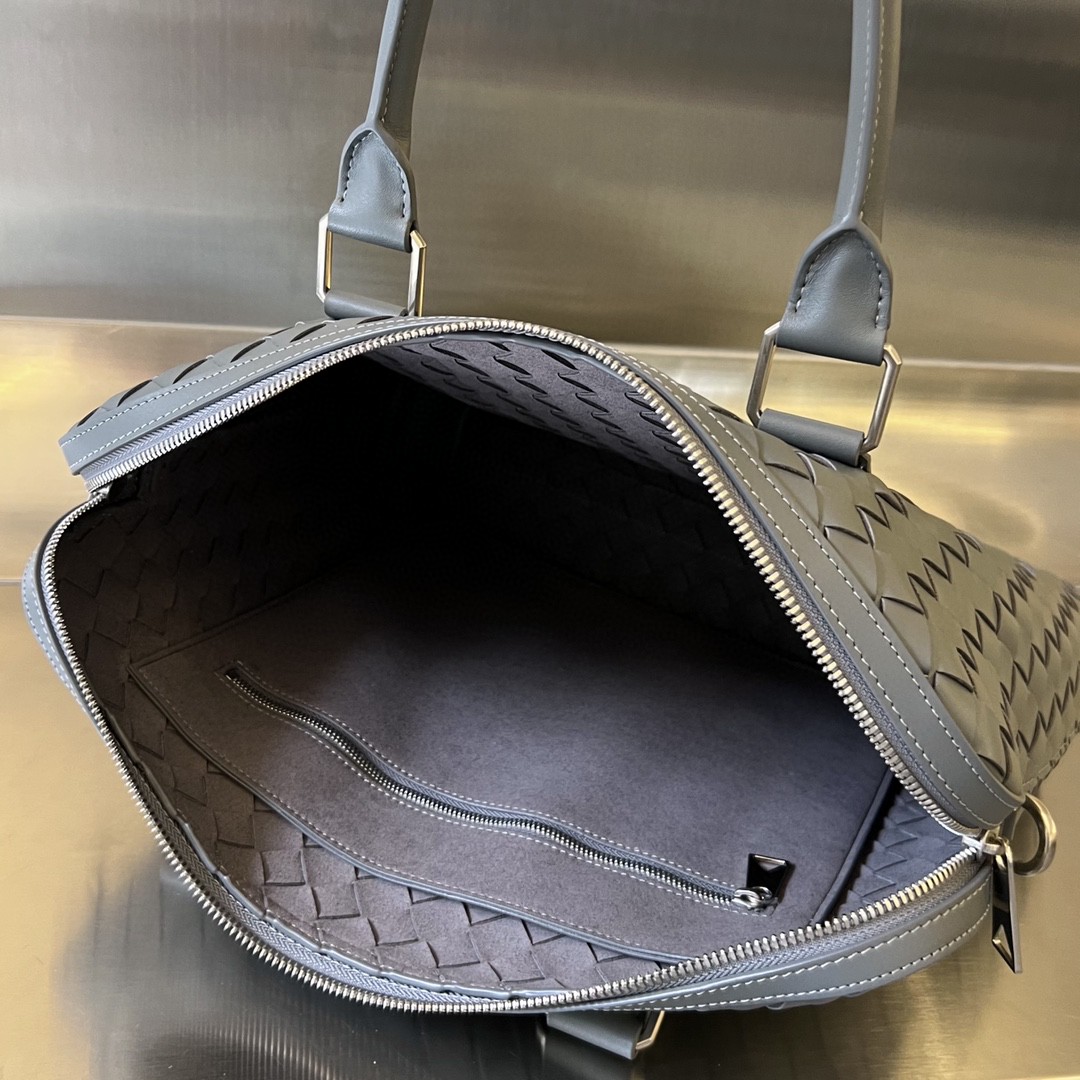 bo*te*ga Ve*ne*ta bv slim intrecciato briefcase