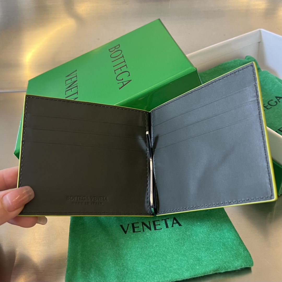 bo*te*ga Ve*ne*ta bv intrecciato bill clip wallet