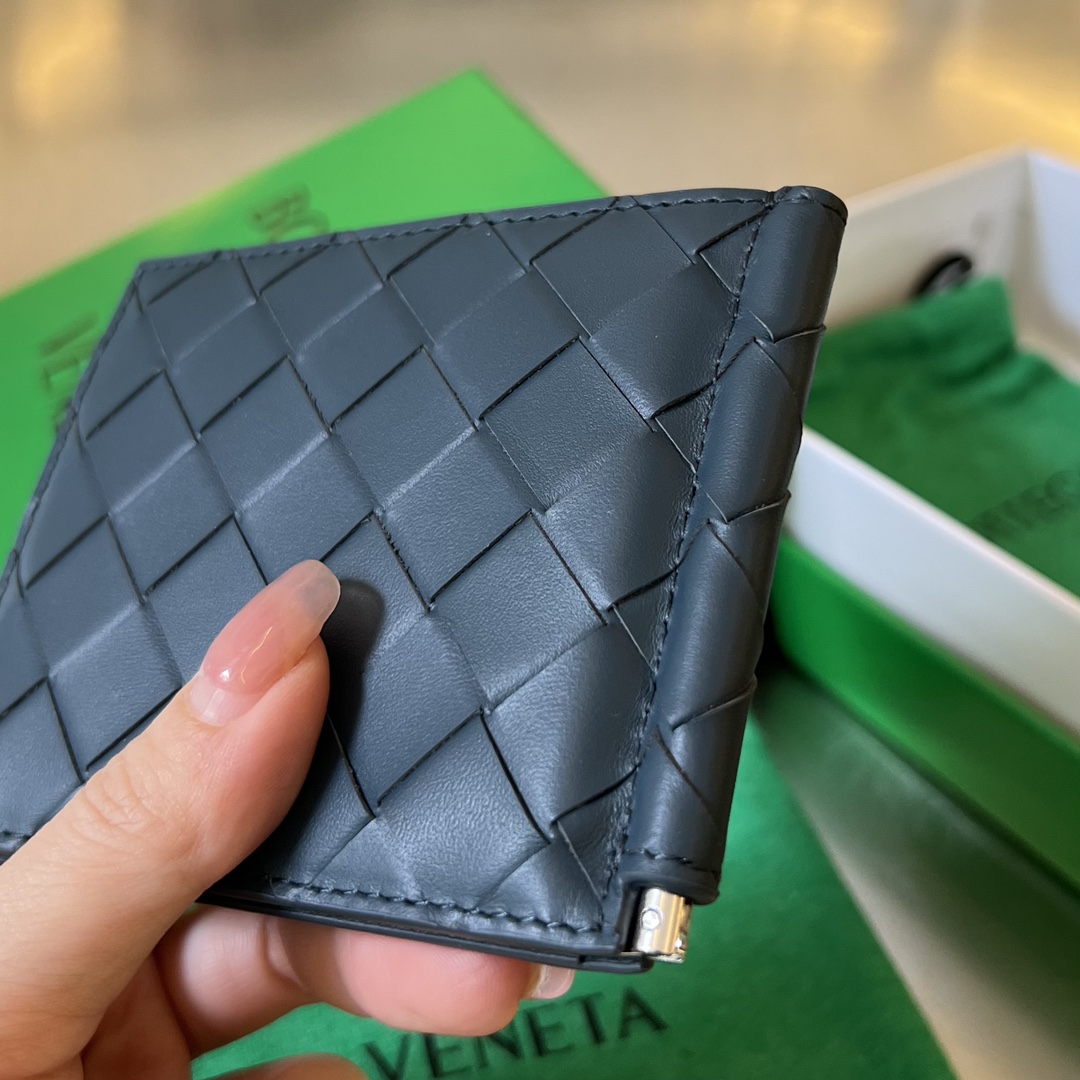 bo*te*ga Ve*ne*ta bv intrecciato bill clip wallet