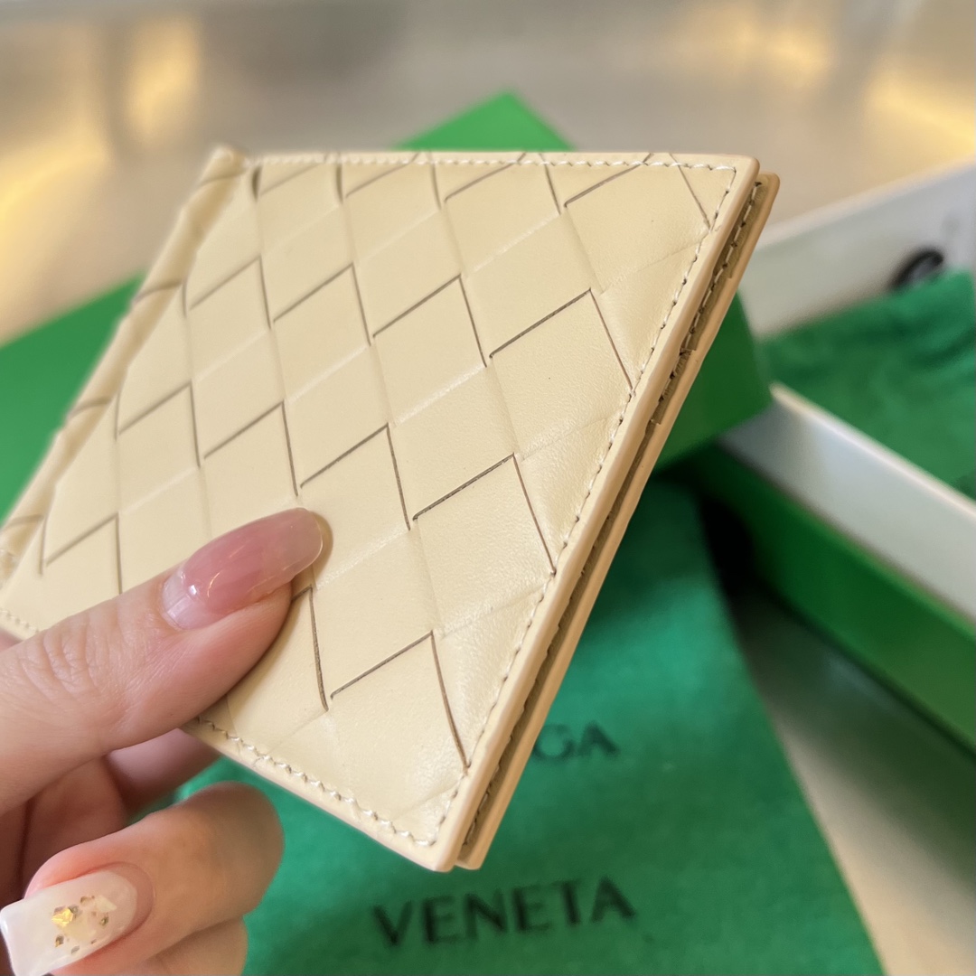 bo*te*ga Ve*ne*ta bv intrecciato bill clip wallet
